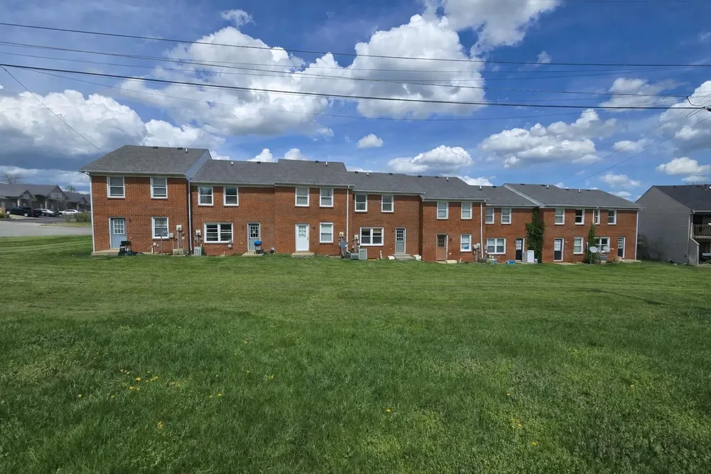 200 Strawberry Lane Nicholasville KY 40356