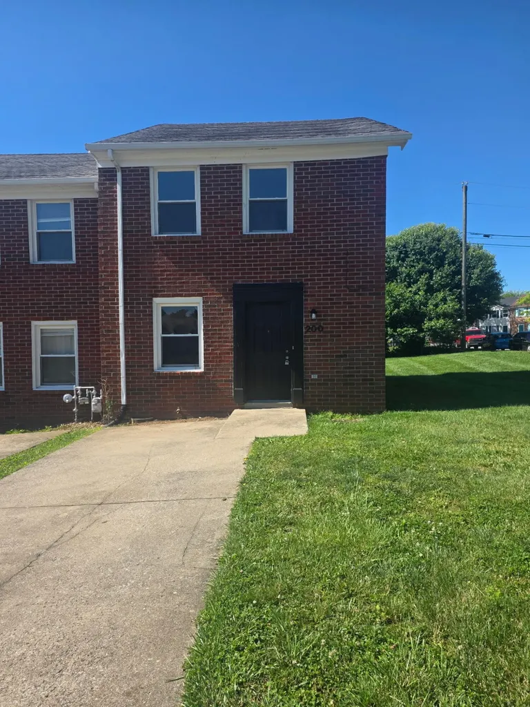 200 Strawberry Lane Nicholasville KY 40356