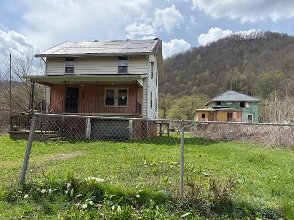 53 Wayland Bottom Wayland KY 41666