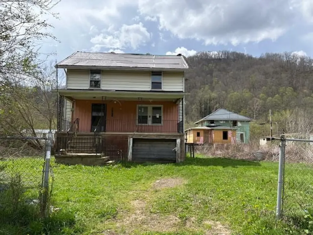 53 Wayland Bottom Wayland KY 41666