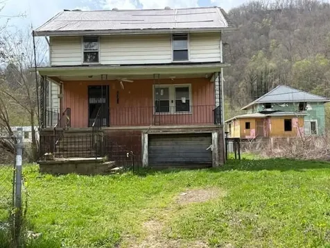53 Wayland Bottom Wayland KY 41666
