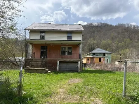 53 Wayland Bottom Wayland KY 41666