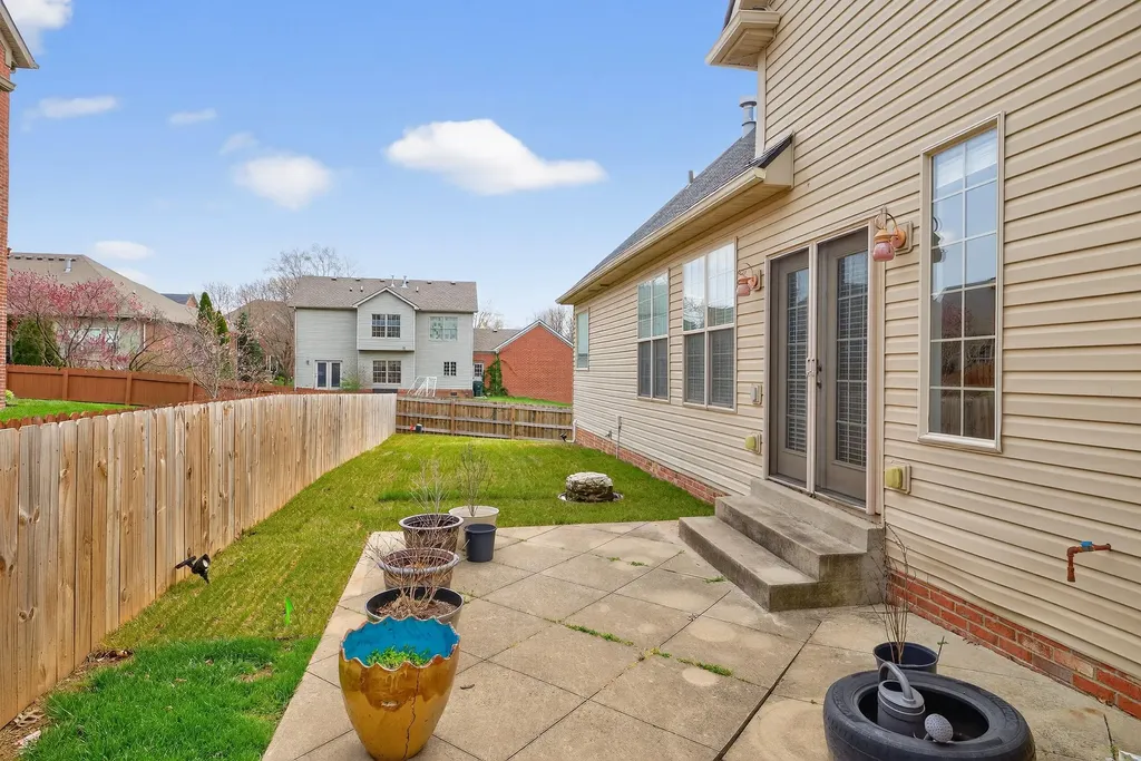 2768 Red Leaf Drive Lexington KY 40509