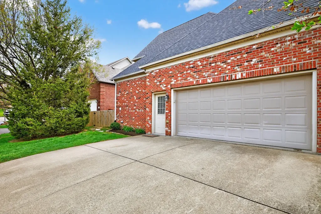 2768 Red Leaf Drive Lexington KY 40509