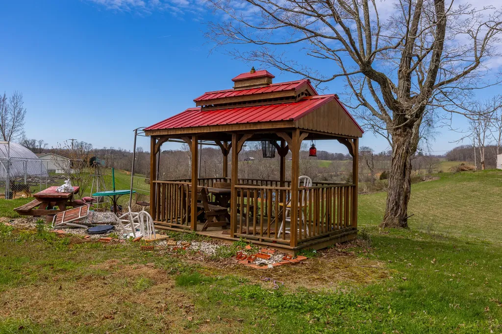 4888 Willailla Road Brodhead KY 40409