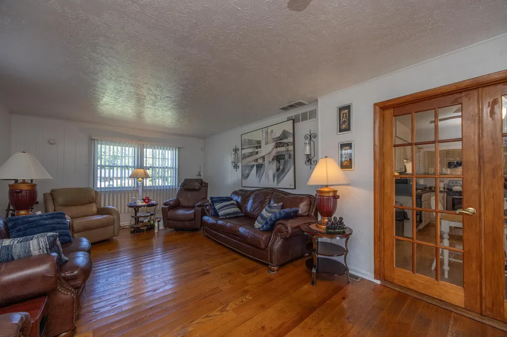 1210 Peacock Road Paris KY 40361