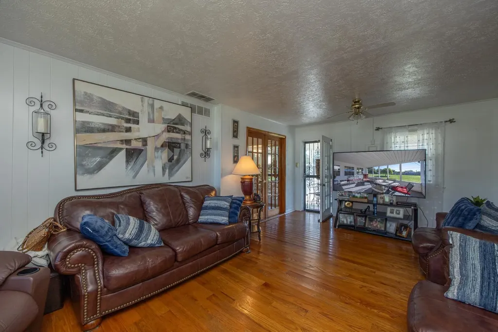 1210 Peacock Road Paris KY 40361