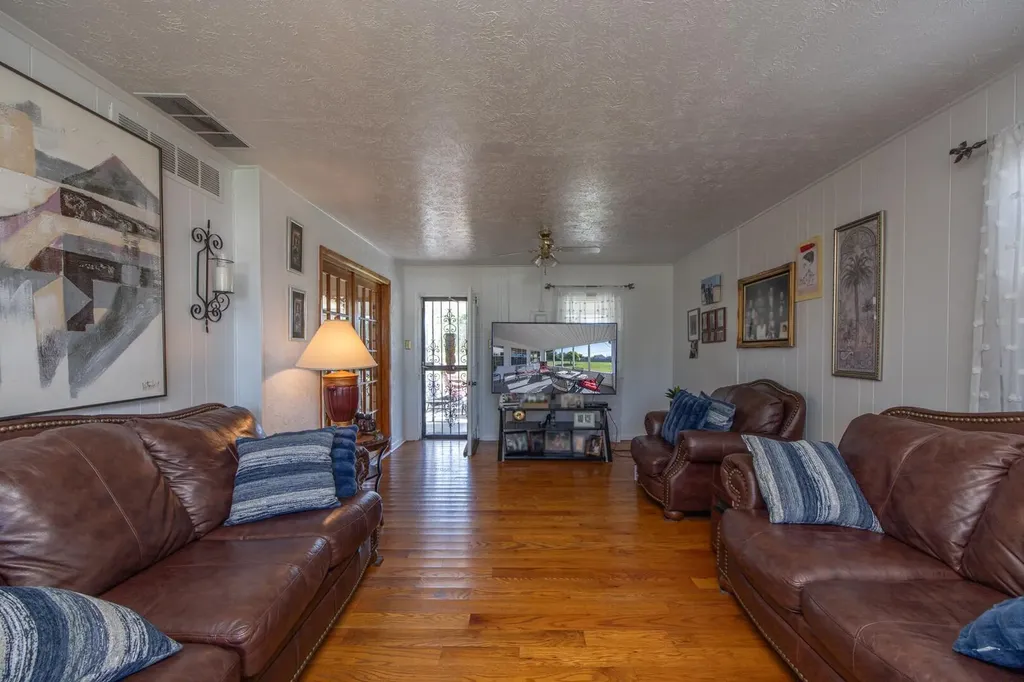 1210 Peacock Road Paris KY 40361