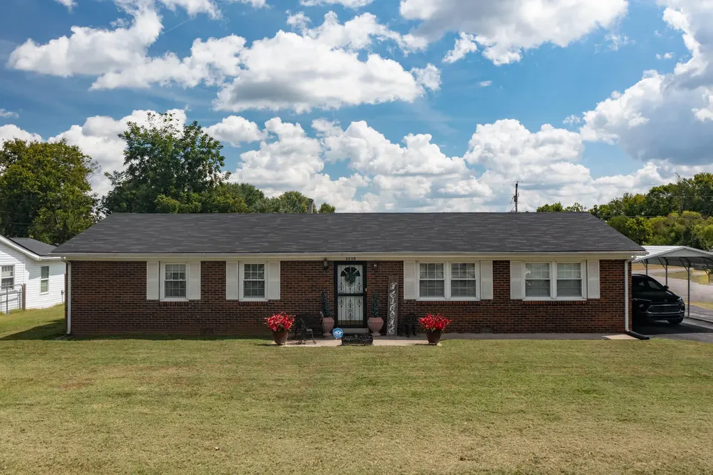 1210 Peacock Road Paris KY 40361