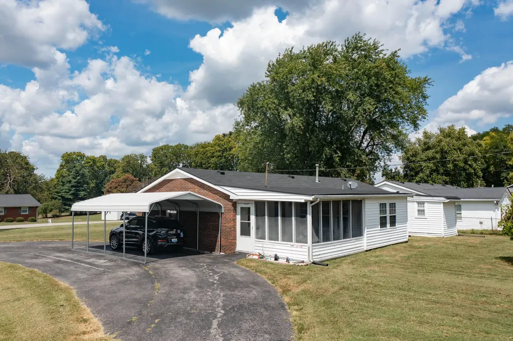 1210 Peacock Road Paris KY 40361