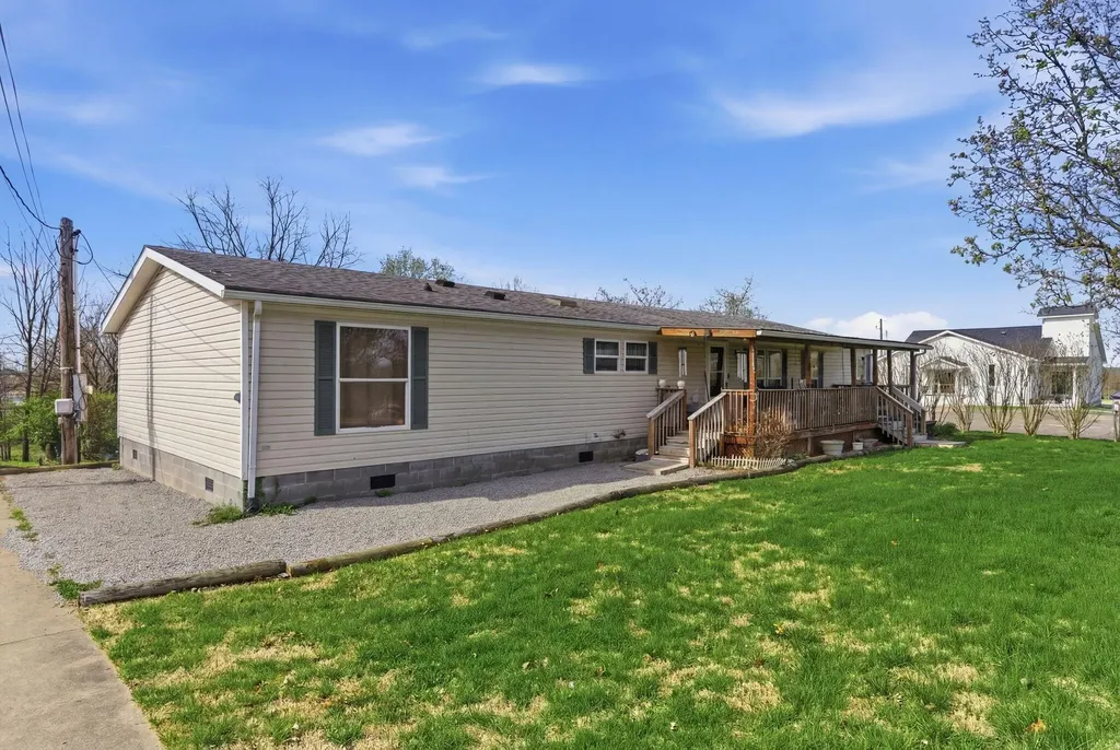 1085 Woodlake Road Stamping Ground KY 40379