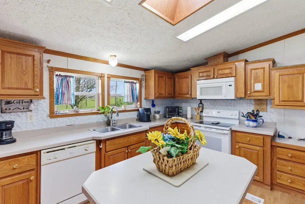 1085 Woodlake Road Stamping Ground KY 40379