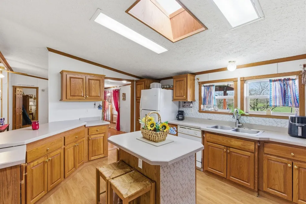1085 Woodlake Road Stamping Ground KY 40379