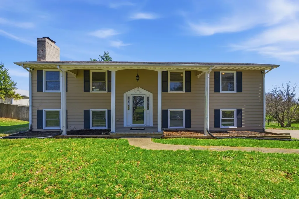 932 Hill Road Paris KY 40361