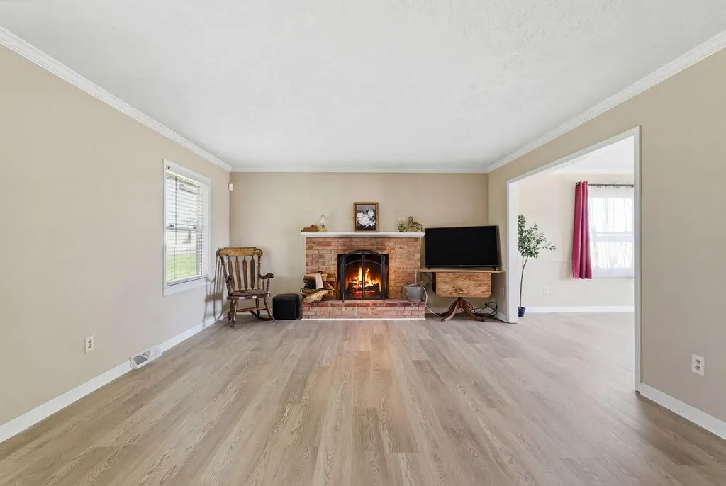 932 Hill Road Paris KY 40361