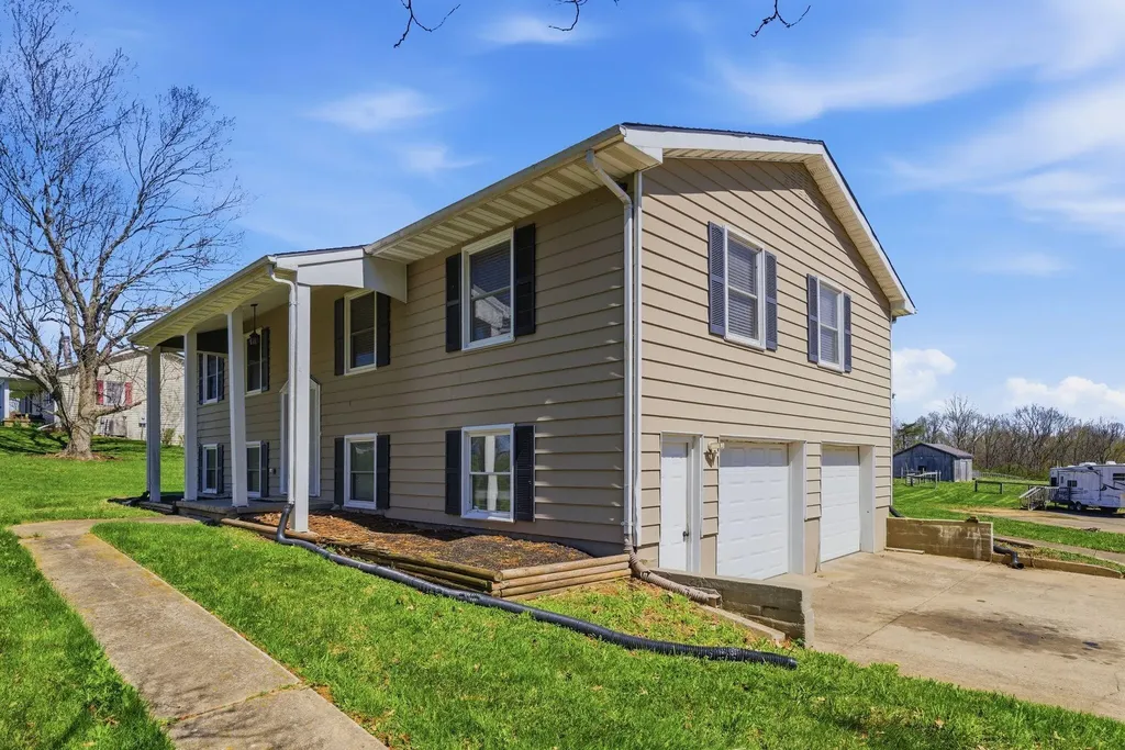 932 Hill Road Paris KY 40361