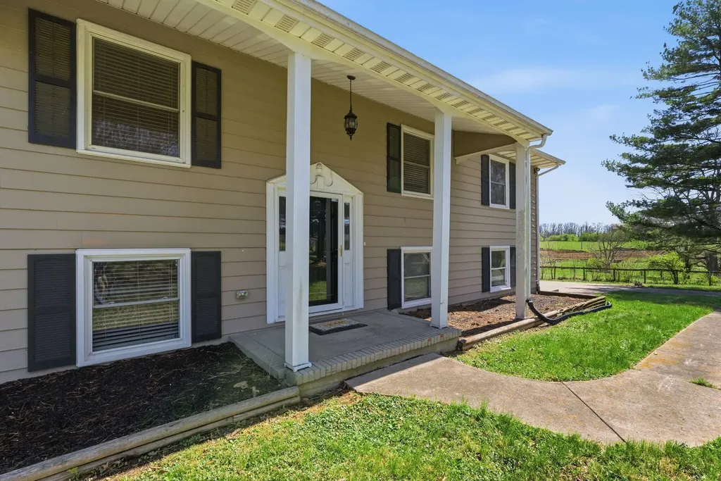 932 Hill Road Paris KY 40361