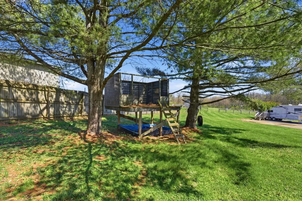 932 Hill Road Paris KY 40361