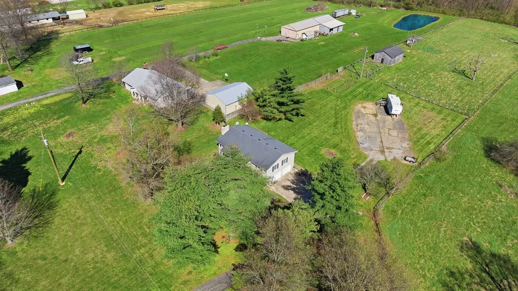 932 Hill Road Paris KY 40361