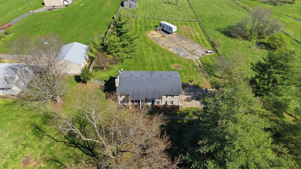 932 Hill Road Paris KY 40361
