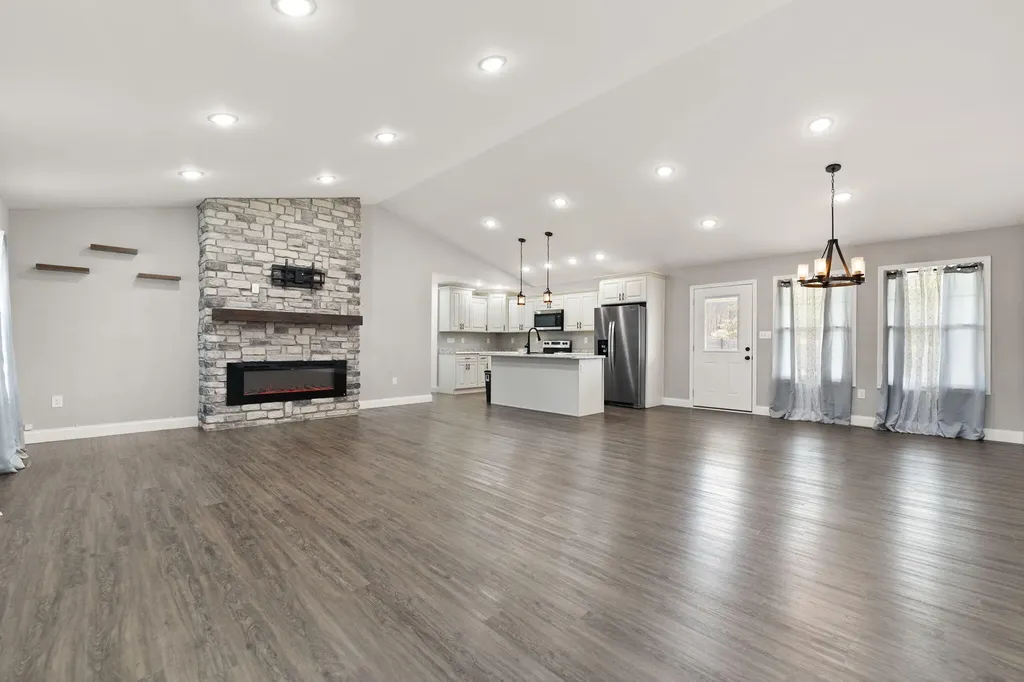 909 Pine Hill Brock Road London KY 40741