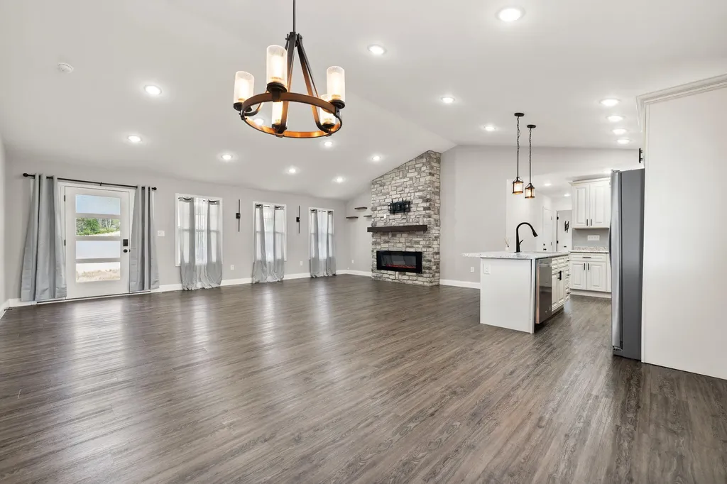 909 Pine Hill Brock Road London KY 40741