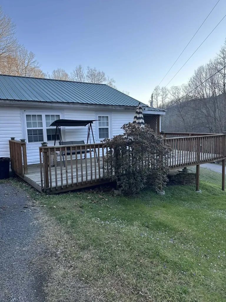 20751 State Highway 190 Frakes KY 40940