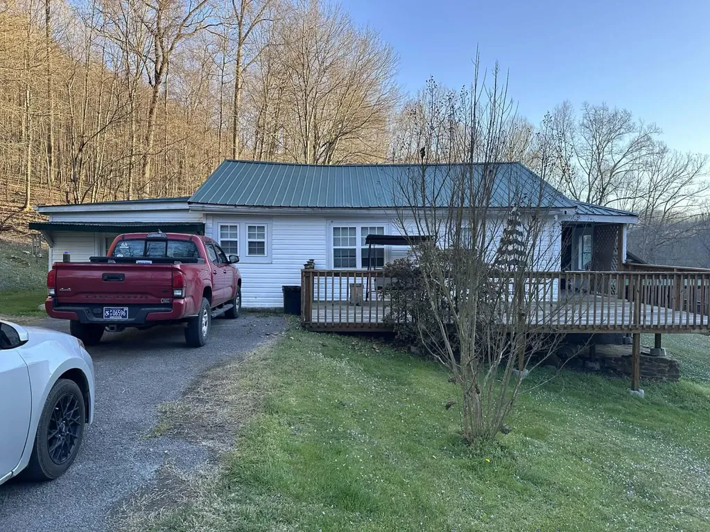 20751 State Highway 190 Frakes KY 40940