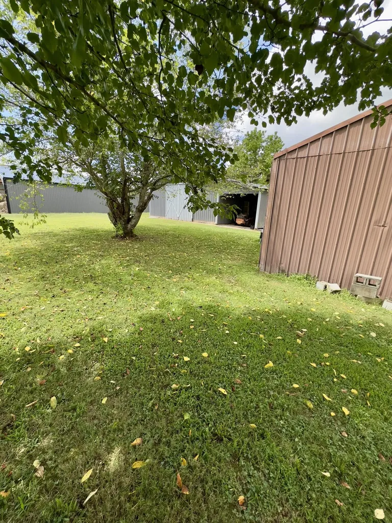 7120 N Highway 127 Albany KY 42602
