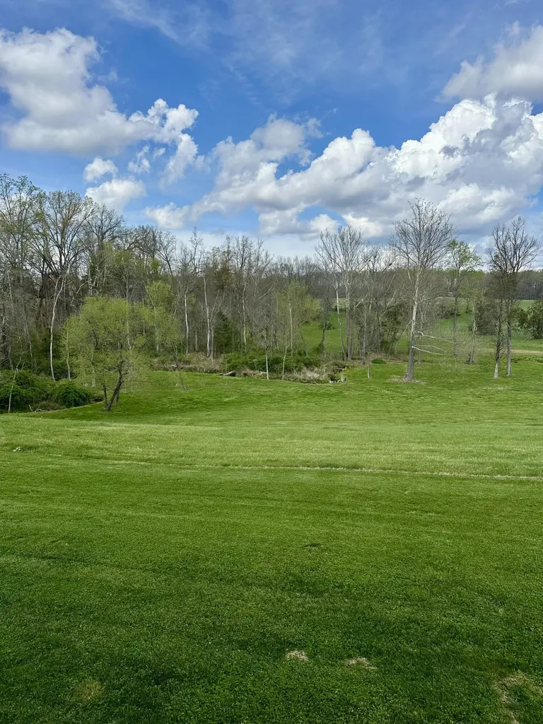 7120 N Highway 127 Albany KY 42602