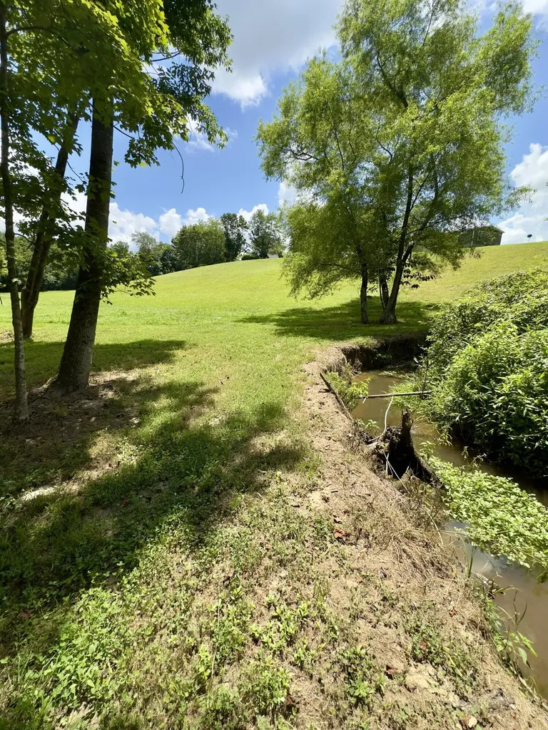 7120 N Highway 127 Albany KY 42602