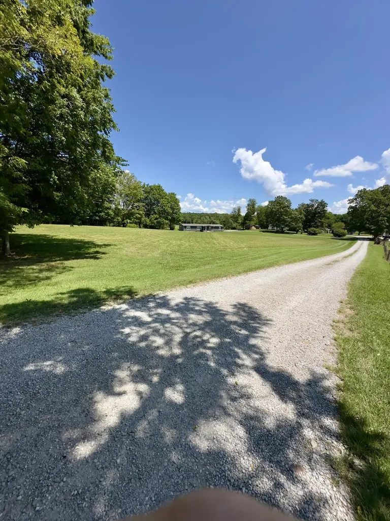 7120 N Highway 127 Albany KY 42602