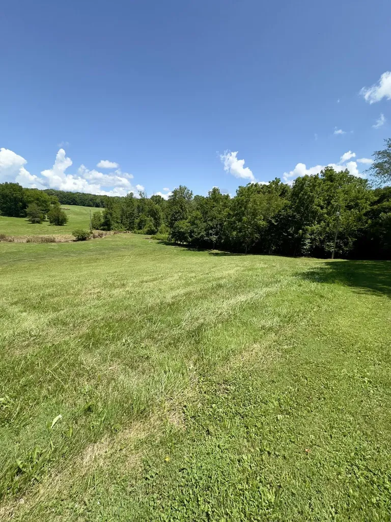 7120 N Highway 127 Albany KY 42602