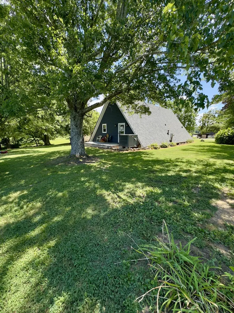 7120 N Highway 127 Albany KY 42602