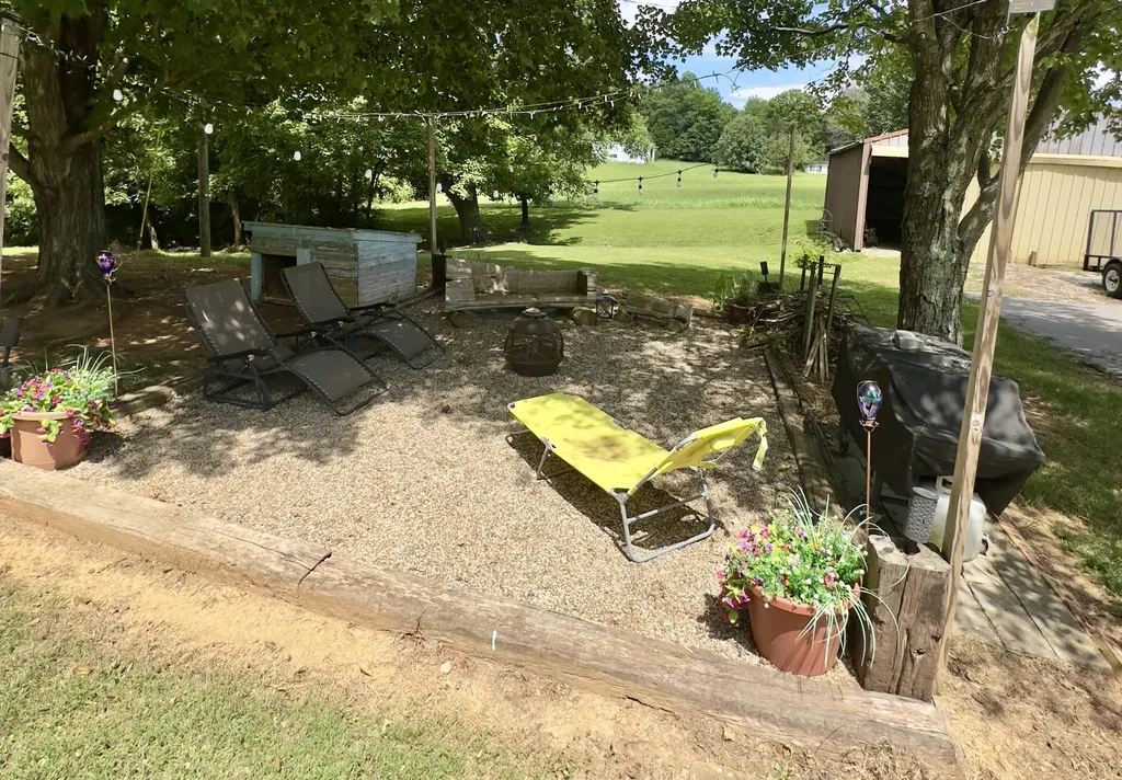 7120 N Highway 127 Albany KY 42602