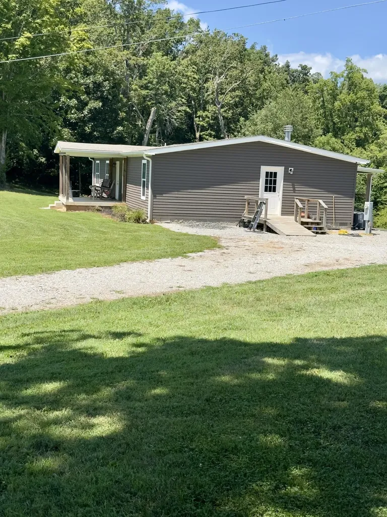 7120 N Highway 127 Albany KY 42602