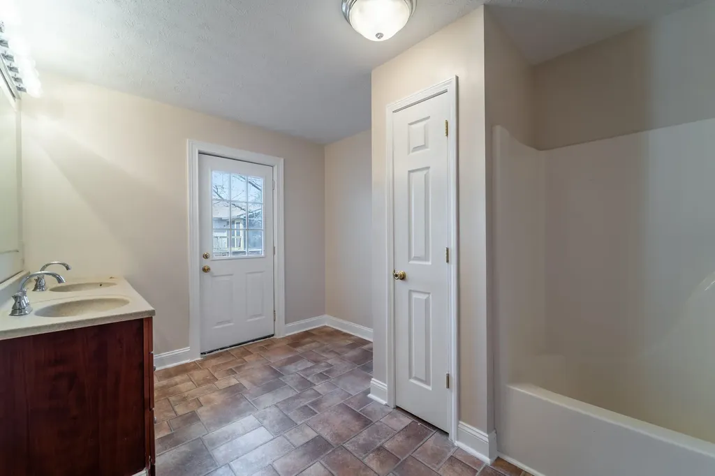 206 Rookwood Court Richmond KY 40475