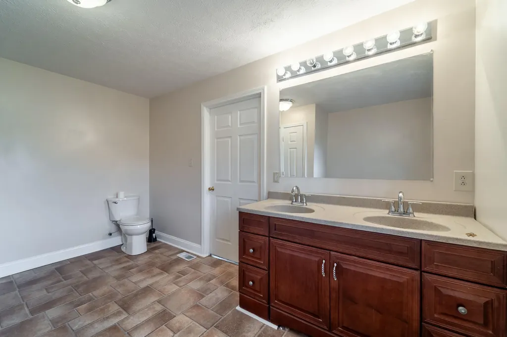 206 Rookwood Court Richmond KY 40475