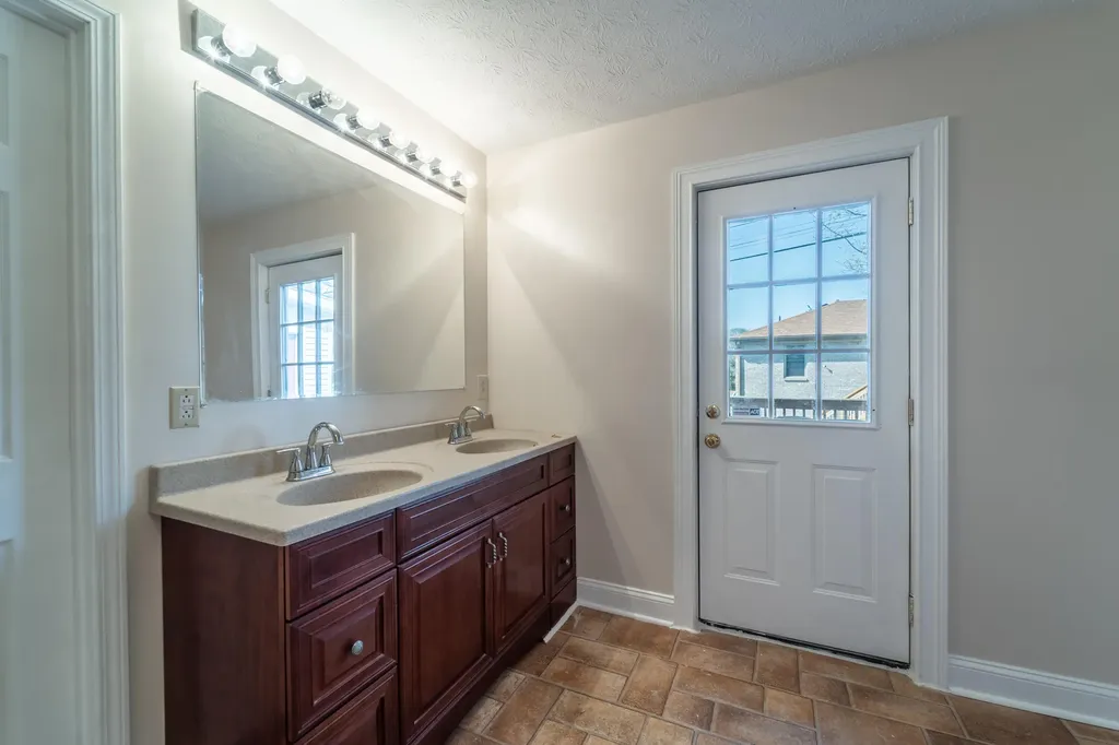206 Rookwood Court Richmond KY 40475
