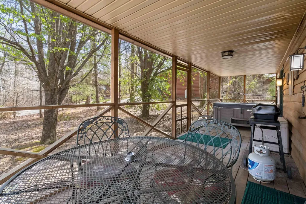 519 Enchanted Forest Way Burnside KY 42519