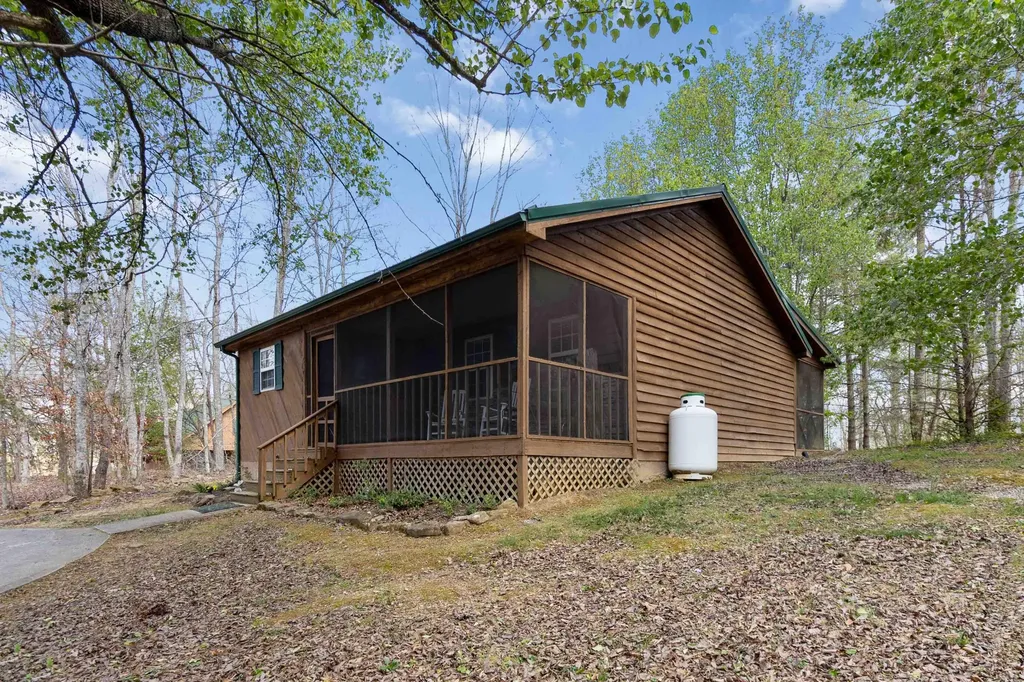 519 Enchanted Forest Way Burnside KY 42519