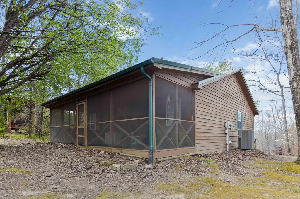 519 Enchanted Forest Way Burnside KY 42519