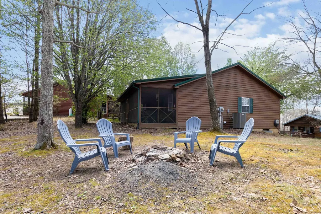 519 Enchanted Forest Way Burnside KY 42519