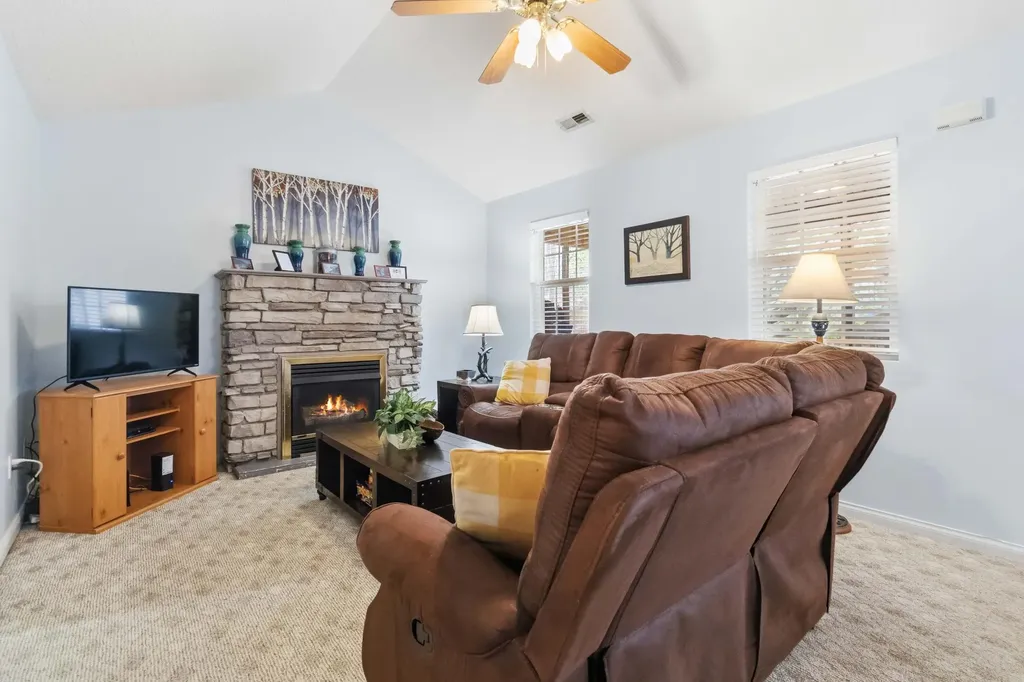 519 Enchanted Forest Way Burnside KY 42519
