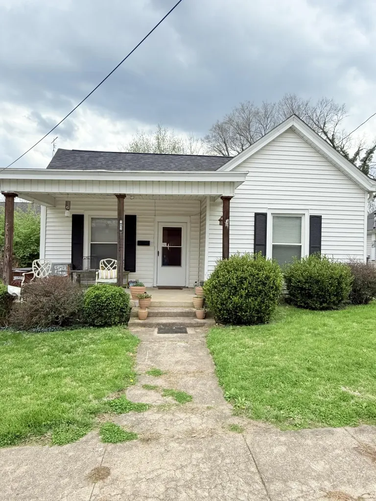 143 E 8th Street Paris KY 40361