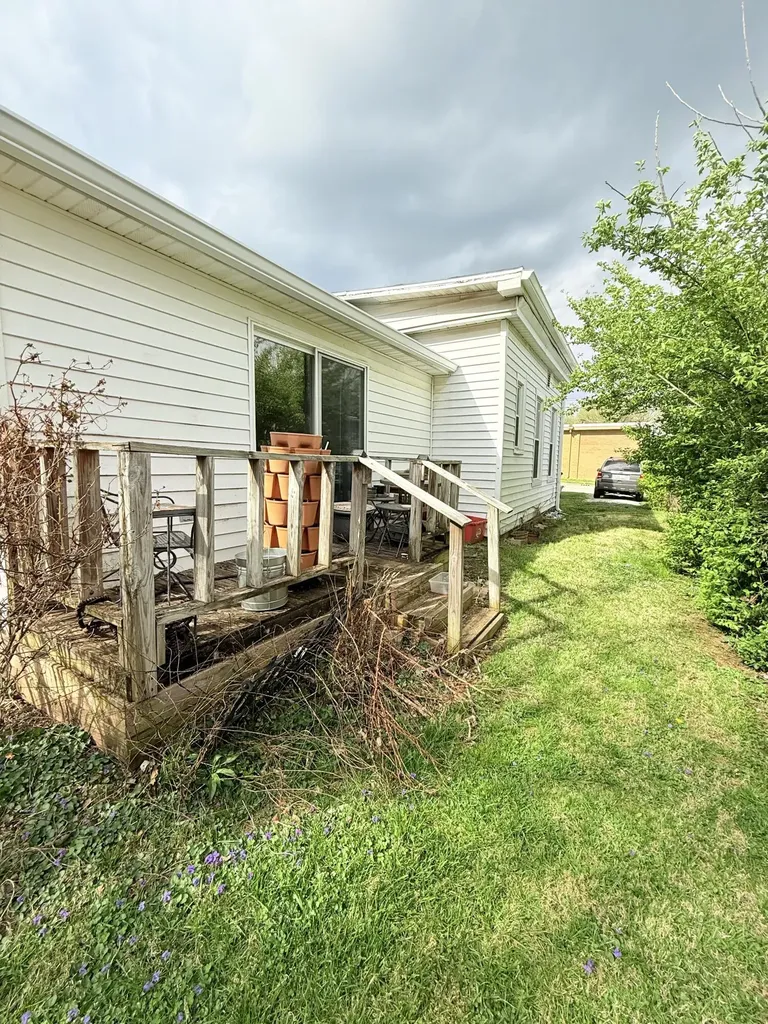 143 E 8th Street Paris KY 40361