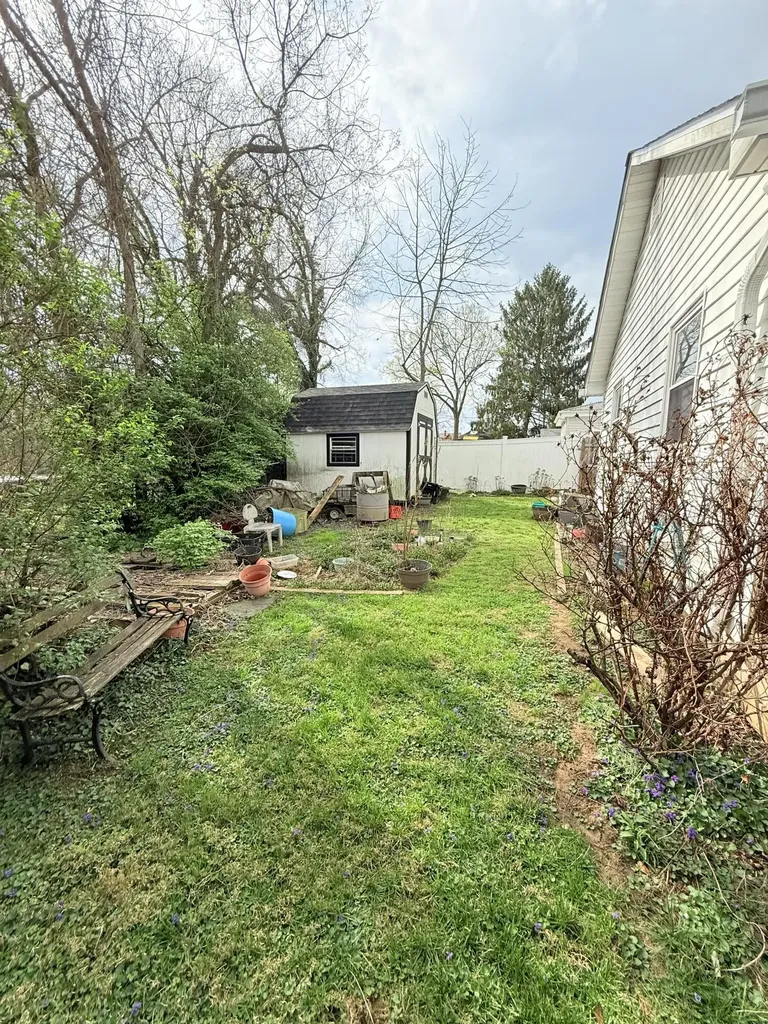 143 E 8th Street Paris KY 40361