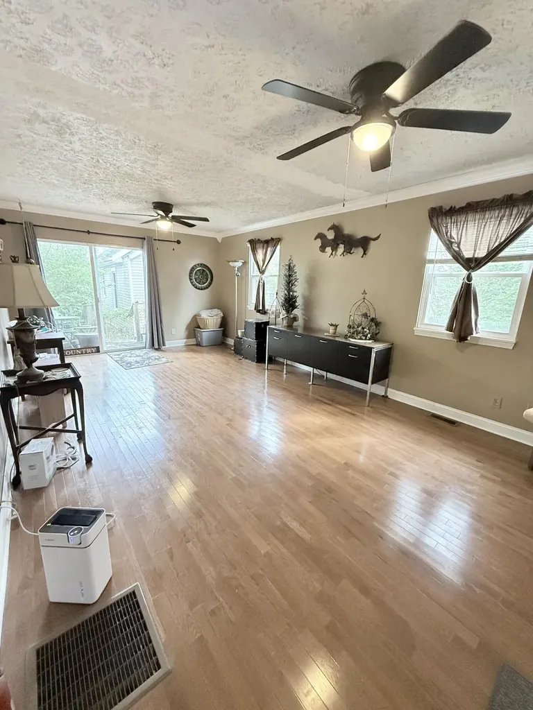 143 E 8th Street Paris KY 40361