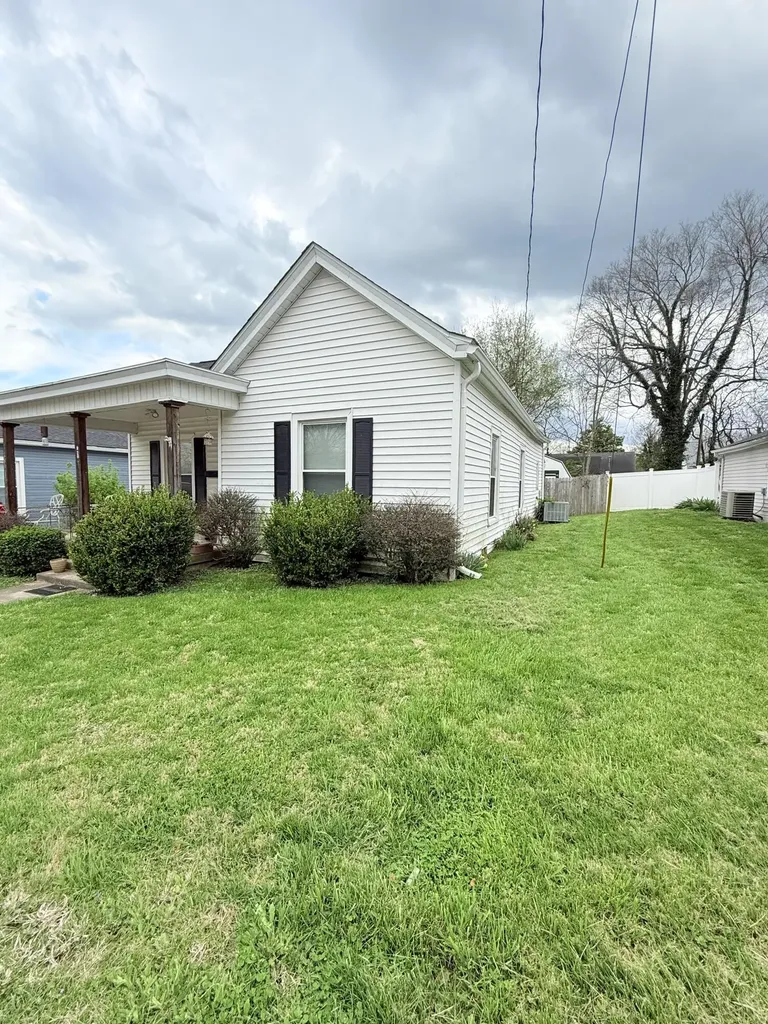 143 E 8th Street Paris KY 40361