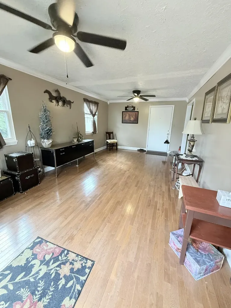 143 E 8th Street Paris KY 40361